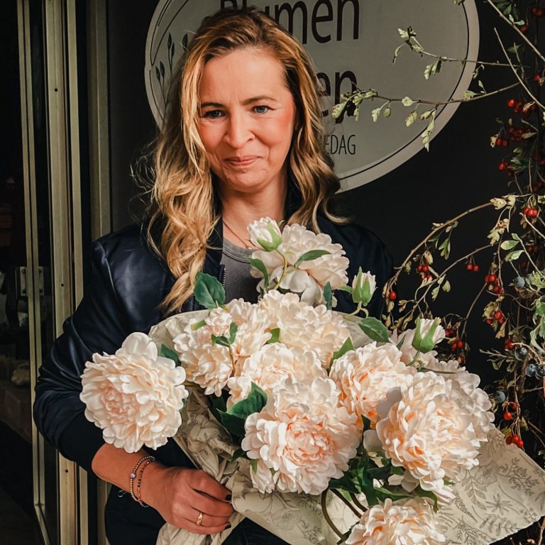 portrait_inhaberin_ines-mariapaschedag blumenundideen_portrait_inhaberin_ines-mariapaschedag